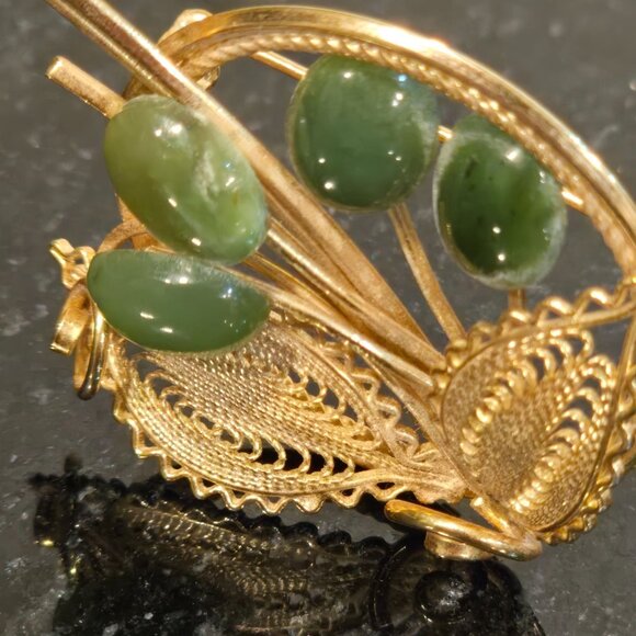 1970s Jade stone brooch Filigree & Green Cabochon Flower vintage jewelry gift - Picture 4 of 6